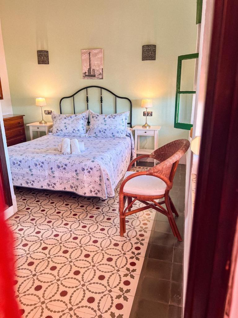 Hostal El Faro Чипиона Экстерьер фото