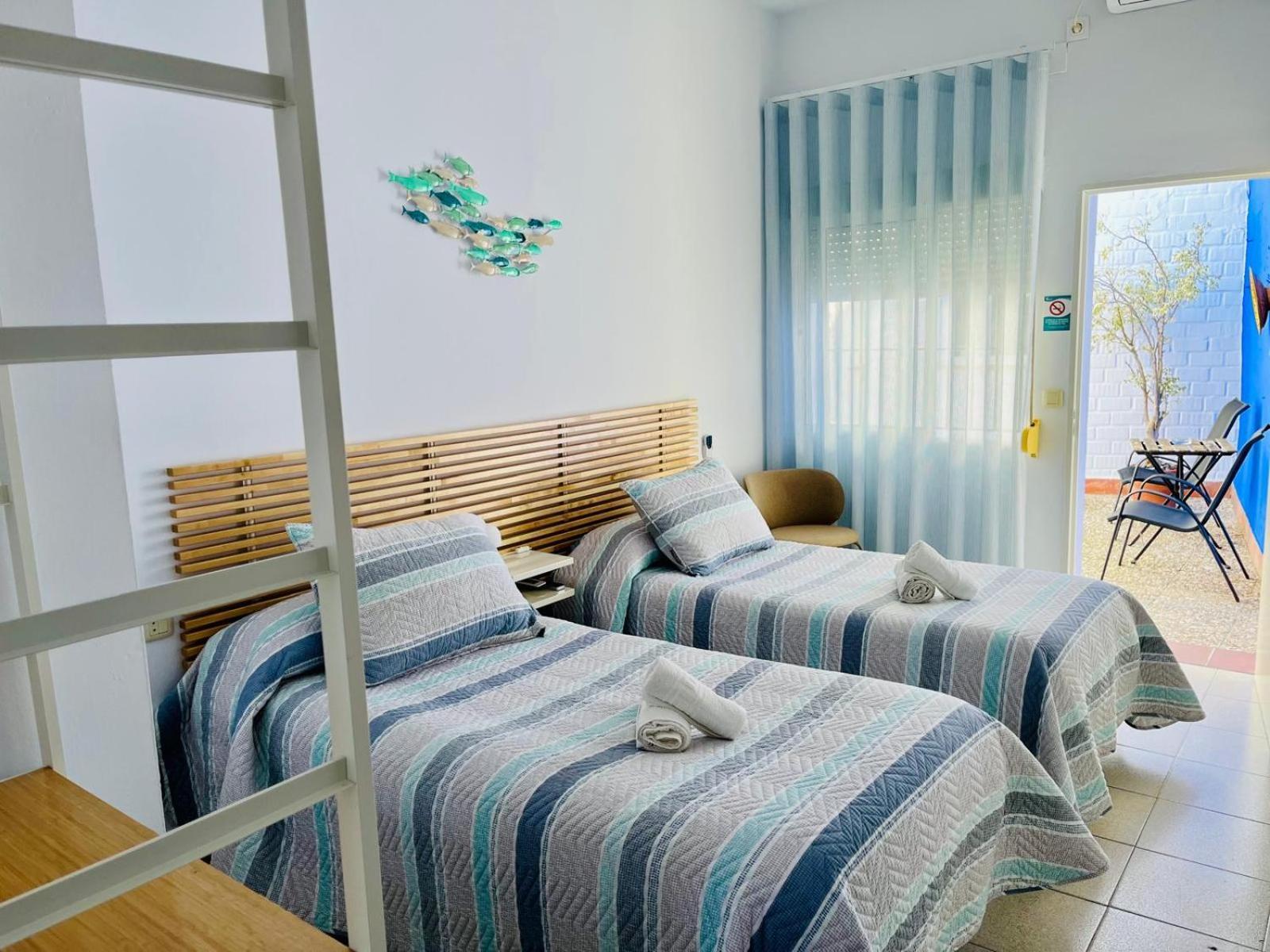Hostal El Faro Чипиона Экстерьер фото
