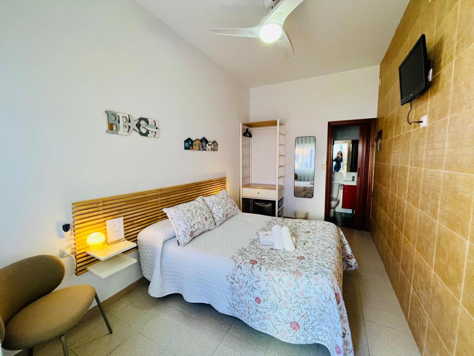 Hostal El Faro Чипиона Экстерьер фото