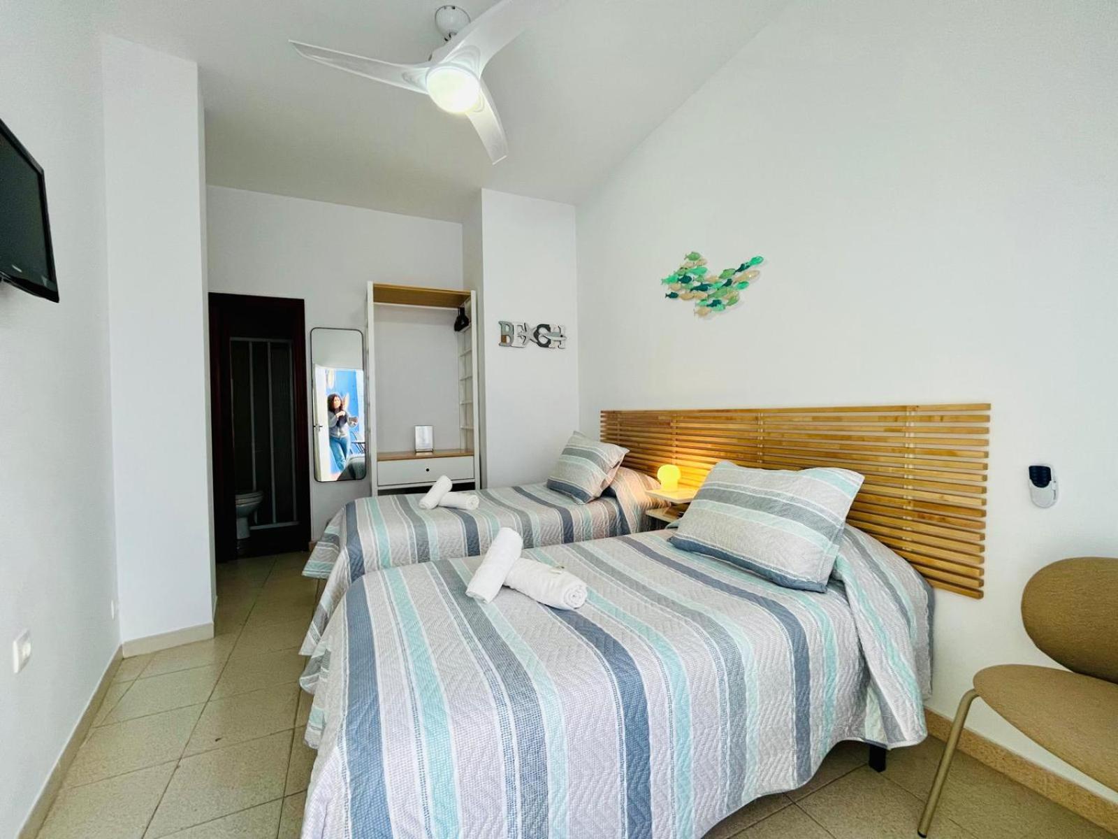 Hostal El Faro Чипиона Экстерьер фото