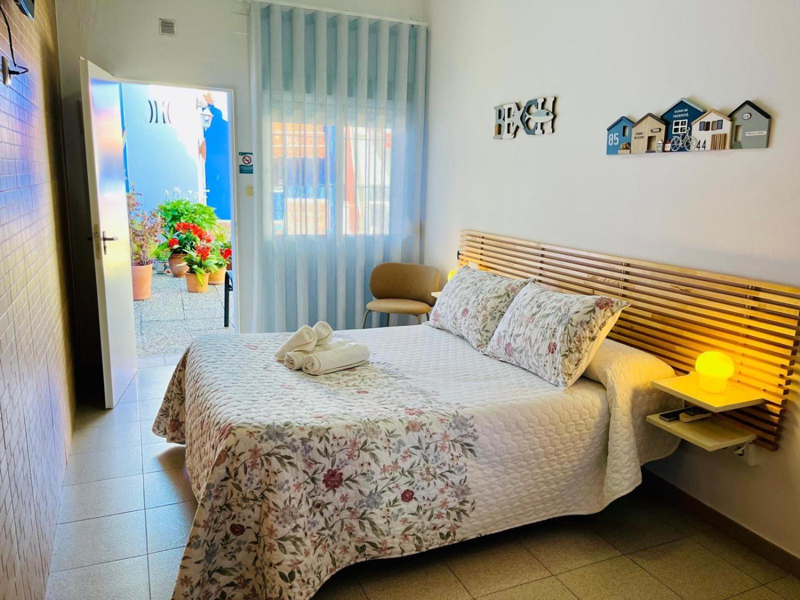 Hostal El Faro Чипиона Экстерьер фото