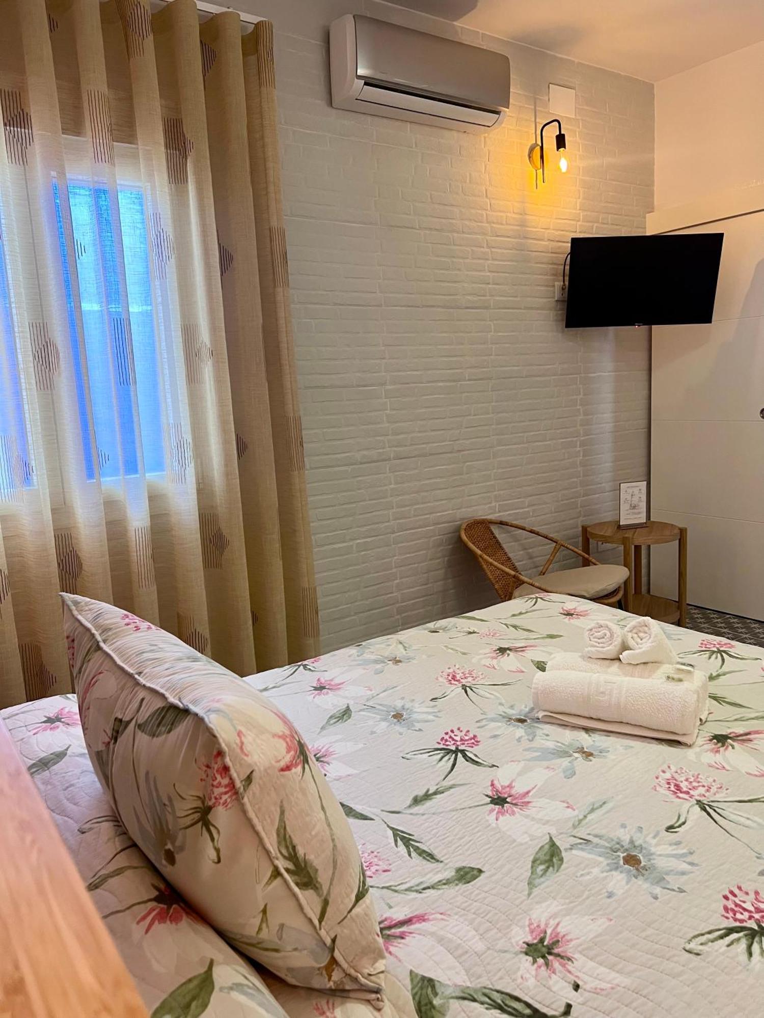 Hostal El Faro Чипиона Экстерьер фото